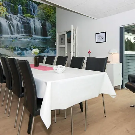 10 Person Holiday In R M
