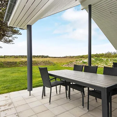 10 Person Holiday In R M